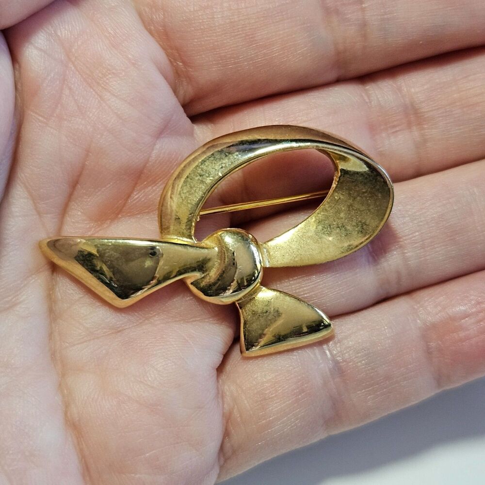 Gold Tone Knotted Scarf Ribbon Brooch Vintage
